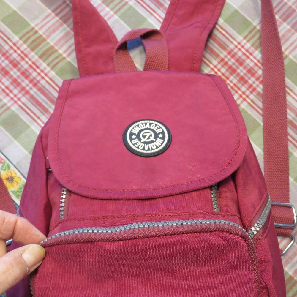 Jinqiaoer watermelon red small travel/casual backpack, nwot